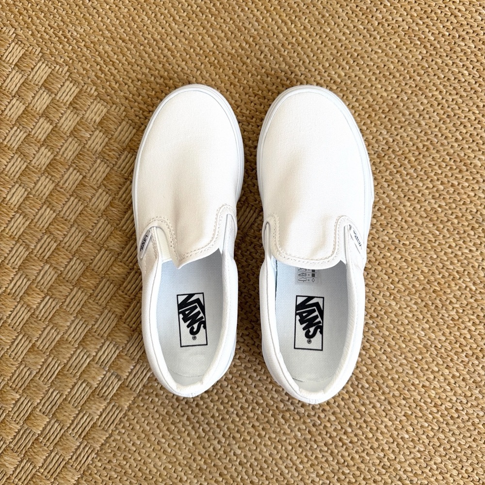 Vans Little Kids’ Iconic White Classic Slip-On Shoe—K2 - Picture 3 of 10